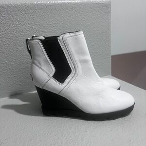Sorel White and Black Wedge Ankle Boots
